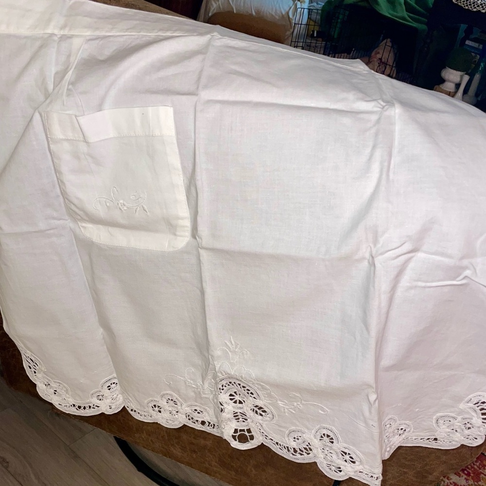 White Vintage Embroidered Linen Apron with Scalloped Edges